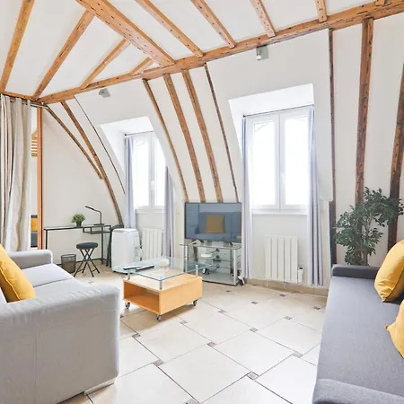 Center Of Luxurious Free Netflix Daire