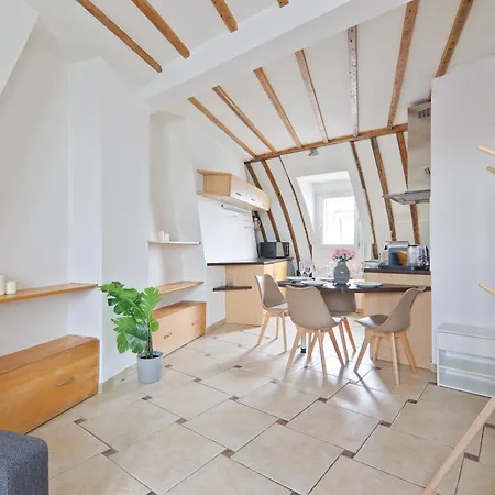 Center Of Luxurious Free Netflix *