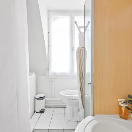 Center Of Luxurious Free Netflix *