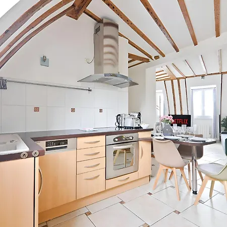 Center Of Luxurious Free Netflix *