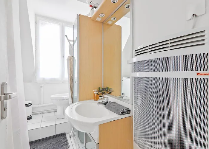 Center Of Luxurious Free Netflix * Париж